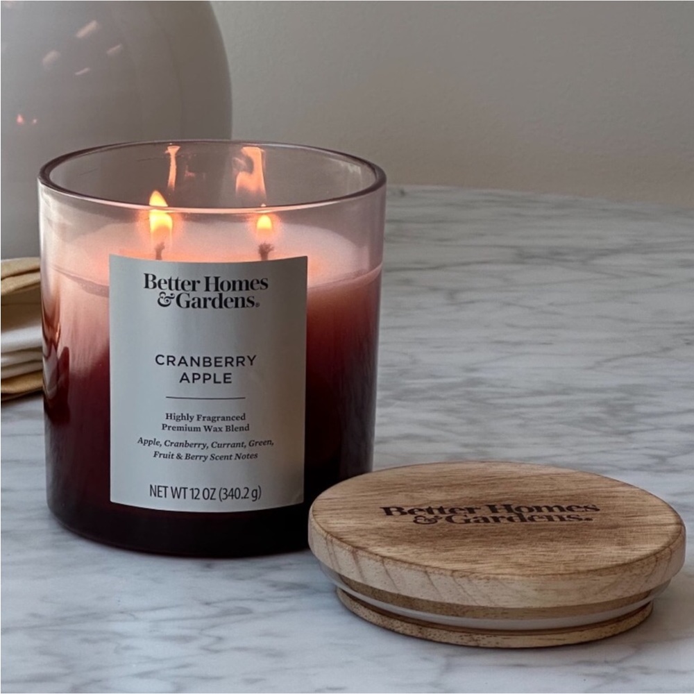 BETTER HOMES AND GARDENS CRANBERRY APPLE CANDLE NWT